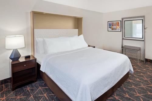 Holiday Inn Chicago/Oak Brook, an IHG Hotel