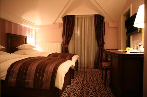 Twin Room image 3