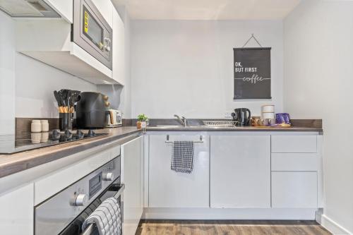 Vibrant Bliss - Luxury City Centre stay, SLEEPS 8, Central Location, BULLRING, Fully Equipped Kitchen, KING BED, 2 Bathrooms,Terrace city view, Free WIFI and Board Games, Birmingham (fotografie 10)