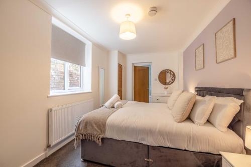 Stylish Apartment 5 min Walk to Castle - By Tempstay, Windsor (photo 9)
