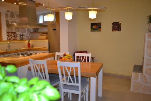Konyha, Holiday house with a parking space Svirce, Hvar - 22571 in Vrisnik