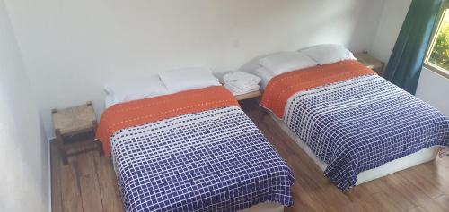 2 double beds, 1 twin bed