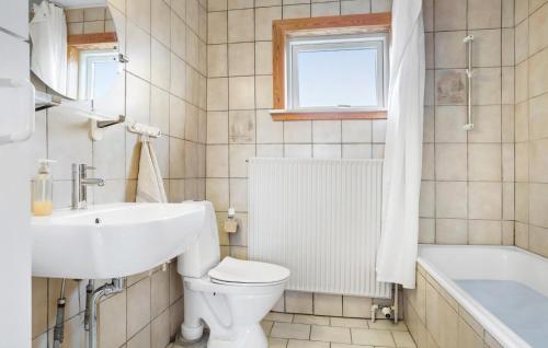 Bathroom, 3 Bedroom Pet Friendly Home In Frøstrup in Lild Strand