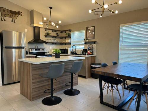Wynwood Miami House, Sleeps 8, Gazebo, BBQ, Washer & Dryer, Coffee Station in Miami, USA