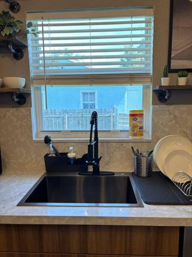 Wynwood Miami House, Sleeps 8, Gazebo, BBQ, Washer & Dryer, Coffee Station in Miami, USA
