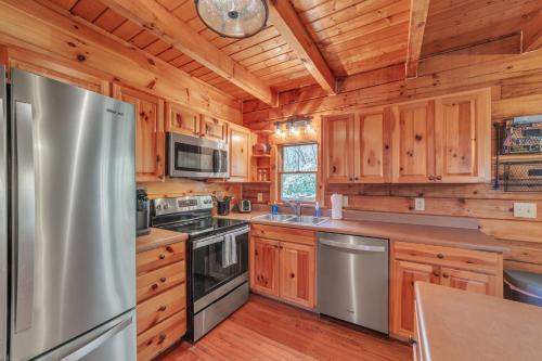 Dreamcatcher- Pet Friendly- Mirror Lake-Waterfall cabin