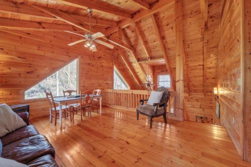 Dreamcatcher- Pet Friendly- Mirror Lake-Waterfall cabin