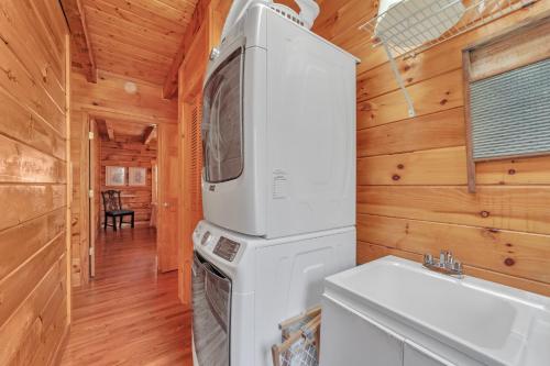 Dreamcatcher- Pet Friendly- Mirror Lake-Waterfall cabin