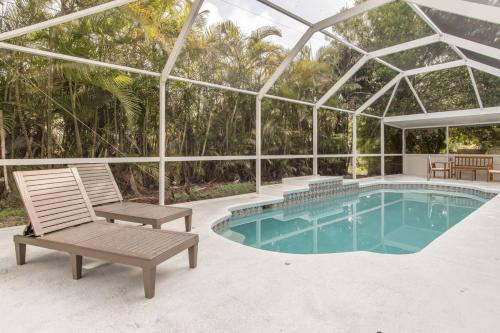 11 Mins to Beach - 3BR w Private Pool + Grill