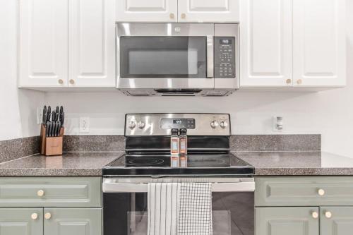 11 Mins to Beach - 3BR w Private Pool + Grill in Vero Beach, USA