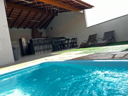 Casa de campo próx ao centro com piscina e area gourmet