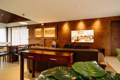Grey Rock Mountain Villa w/ Private Pool & Jacuzzi in Balamban