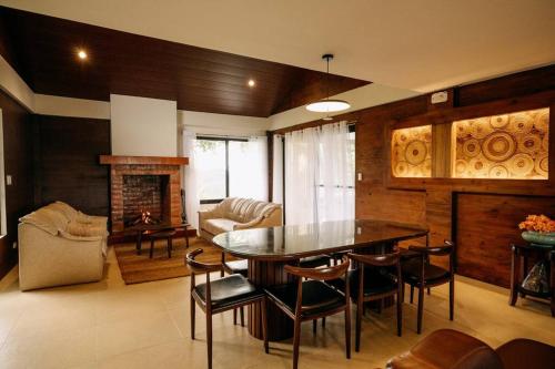 Grey Rock Mountain Villa w/ Private Pool & Jacuzzi in Balamban