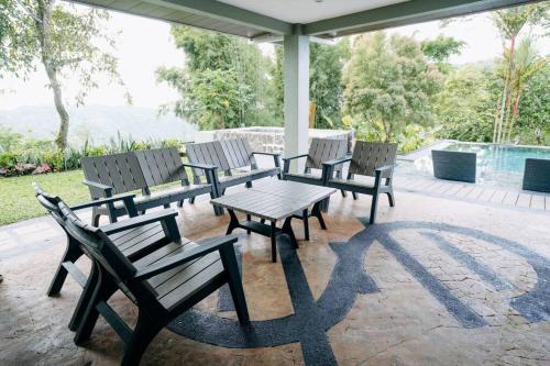 Grey Rock Mountain Villa w/ Private Pool & Jacuzzi in Balamban
