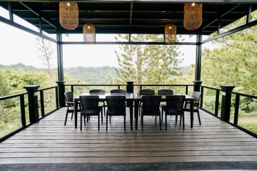 Grey Rock Mountain Villa w/ Private Pool & Jacuzzi in Balamban