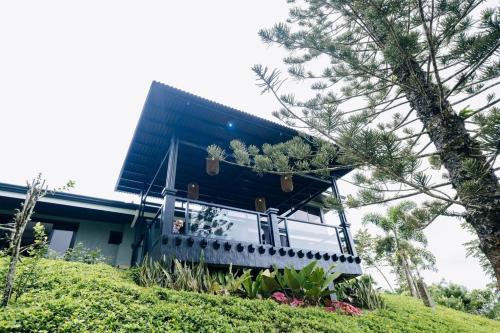Grey Rock Mountain Villa w/ Private Pool & Jacuzzi in Balamban