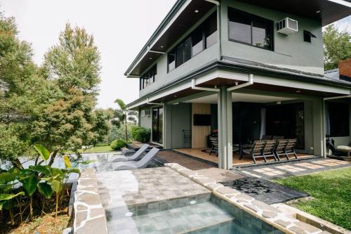 Grey Rock Mountain Villa w/ Private Pool & Jacuzzi in Balamban