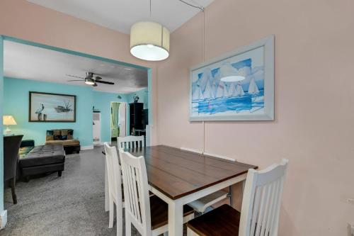 Captain's Quarters - Weekly Rental apts