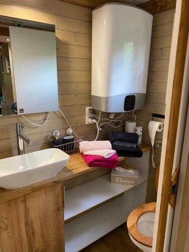 浴室, La Tiny House de Nanou in 歐費