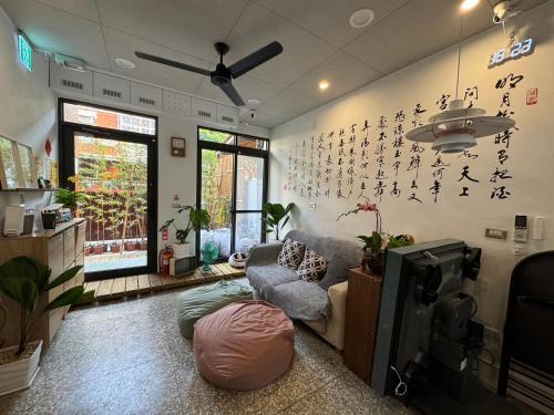 拾號行旅民宿 in Xihu Township