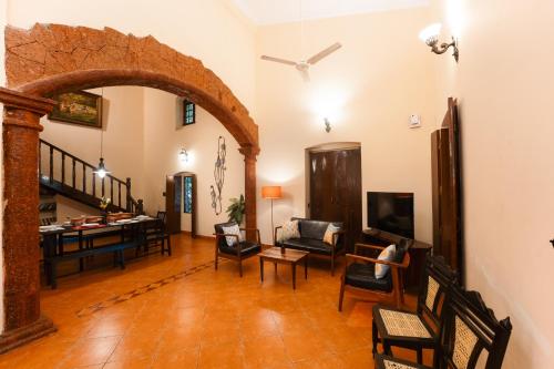 The Island Pool Villa in Divar