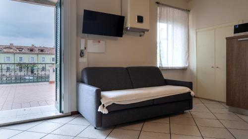 One-Bedroom Apartment image 1