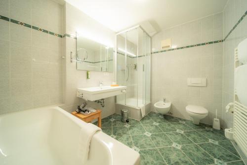 Hotel Marina - image 10