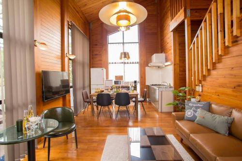 木の温かみ溢れる自然の中のログハウス~Cottage HIBISCUS~ 木の温かみ溢れる自然の中のログハウス~Cottage HIBISCUS~