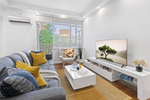 South Yarra Sleek: Urban Pad