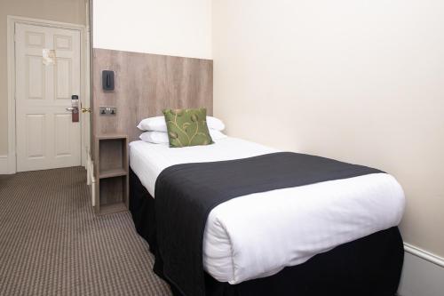 Kensington Gardens Hotel - image 10