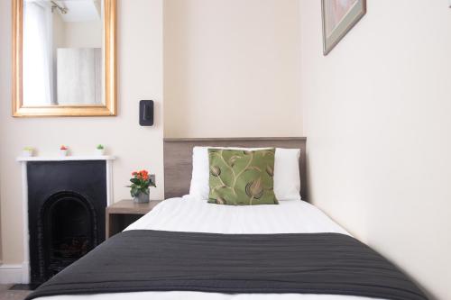 Kensington Gardens Hotel - image 12