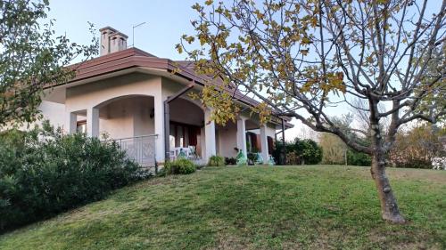 Etage entier independant d une villa , avec terrasse, jardin, 2 a 6 personnes