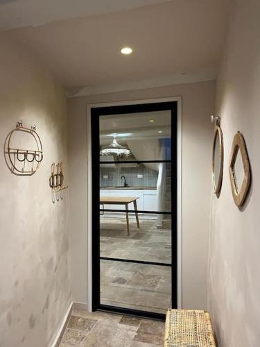 BELLA CASA - New full house for 3 w AC, wi-fi & terrasses in Antibes