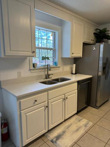 Waterfront Newly Renovated and Decorated 3brs home in Avalon (FL)