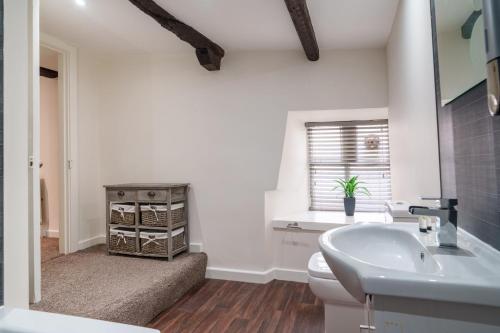 Library View Apartment - image 7