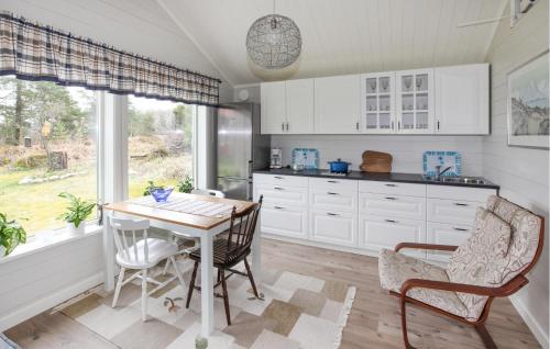 keuken, Cozy Home In Strömstad With Wifi (Cozy Home In Stromstad With Wifi) in Stromstad