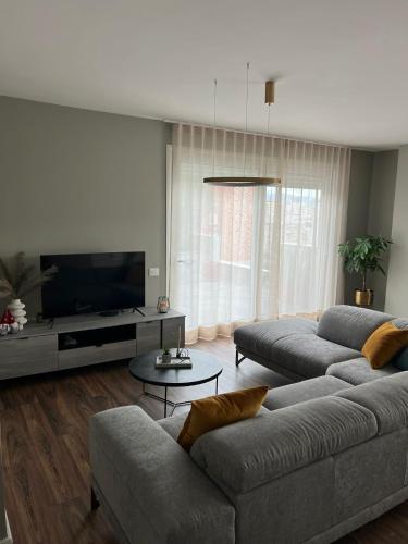 Luxury Penthouse with Terrace and Private Parking in Tirana, Tirana (photo 8)
