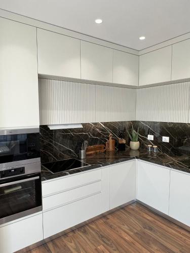 Luxury Penthouse with Terrace and Private Parking in Tirana, Tirana (photo 2)