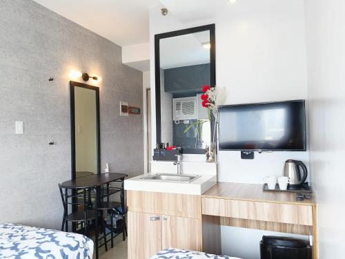 Penthouse 1 at Urban Deca EDSA by CityStudio, Manila (fotografie 5)