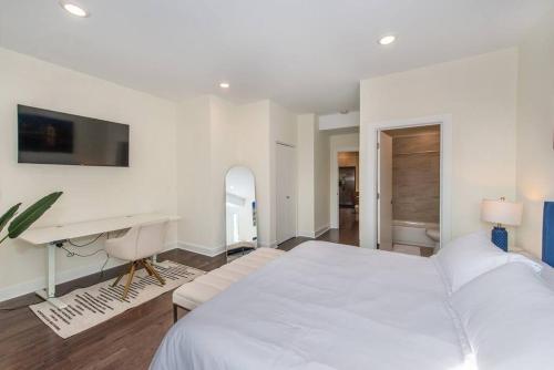Chic Condo-NYC@Fingertips in North Bergen, USA