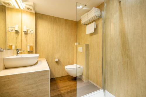 Azur Palace Luxury Rooms Room Type - Deluxe Quadruple Room