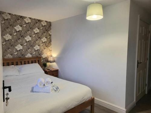 1 double bed, 1 twin bed
