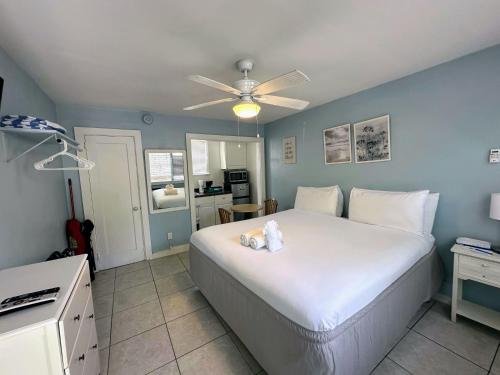 St Maurice Beach Inn in Hollywood, USA