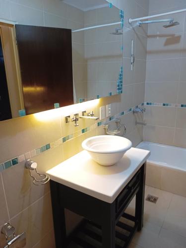 Shower, Mirador Macedonio in Barrio Alto Padilla