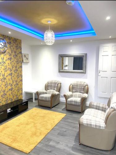 Comfy 3 Bedroom 2 bath House Near Leeds City Centrepiece gîte à louer Harehills
