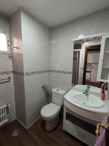 Bathroom, Piso luminoso en Madrid Rio in Carabanchel