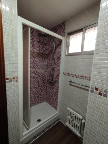 Shower, Piso luminoso en Madrid Rio in Carabanchel