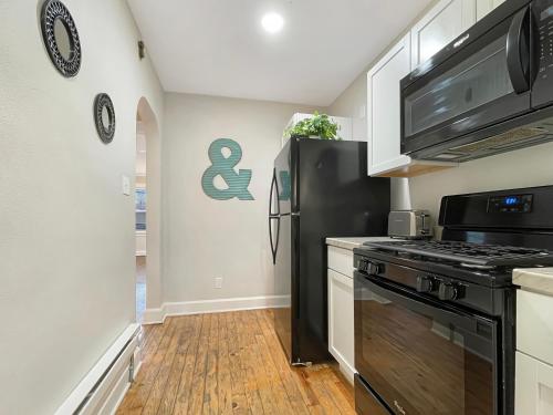 Fun & Charming 1br Apt Near Drake in Drake Park