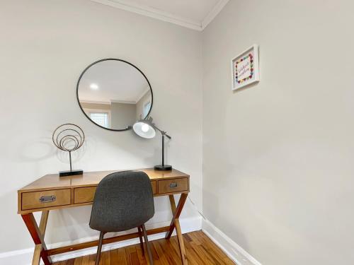Fun & Charming 1br Apt Near Drake in Drake Park