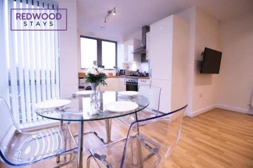 2 Bedroom 2 Bathroom Quality Serviced Accommodation Perfect for Contractors & Families FREE Parking & WiFi with 1 Double 2 Single Beds by Firoz Property Management - image 11